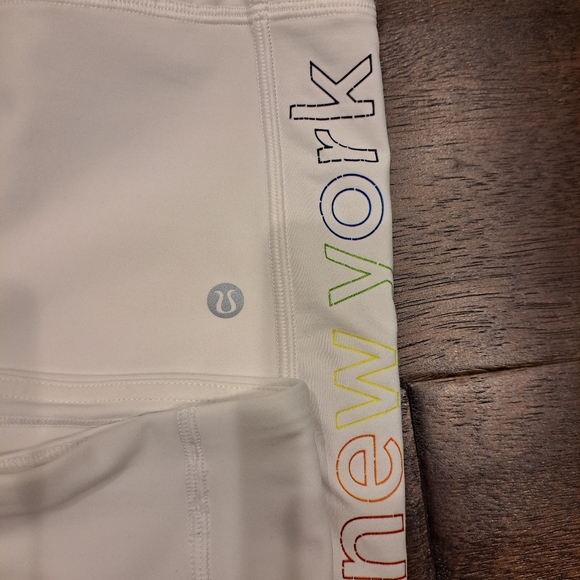 Lululemon White Capri Leggings With Colorful New York Emblem - Picture 3 of 6
